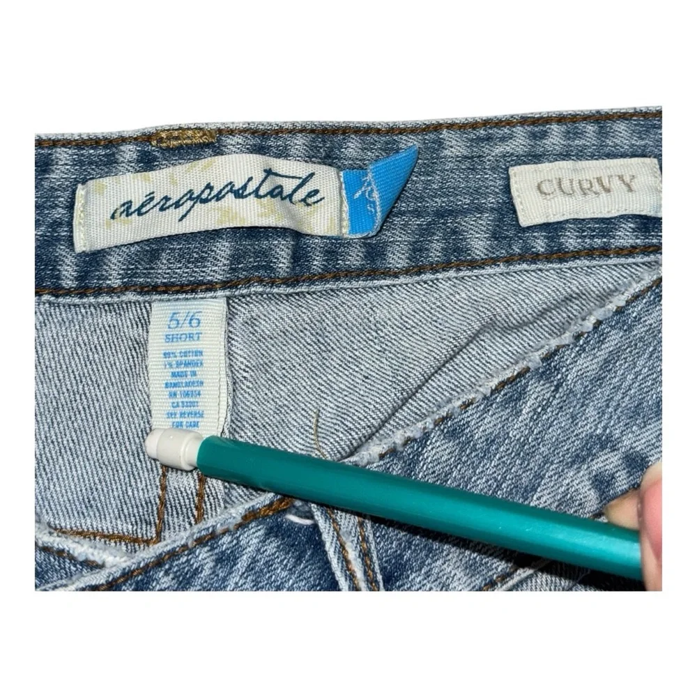 Women’s Vintage Aeropostale Curvy Short Jeans - 5/6